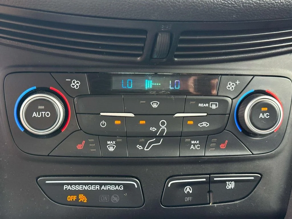 Used 2018 Blue Ford SEL image 22