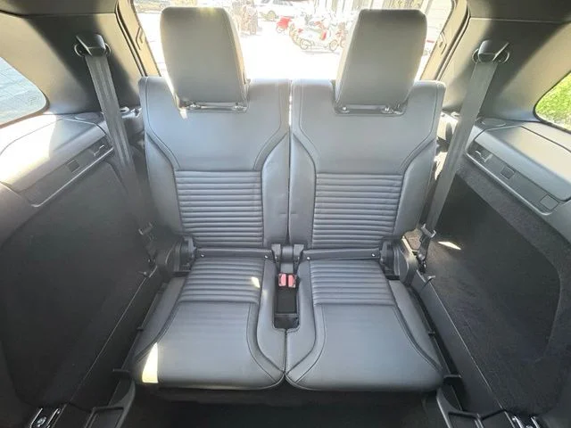 New 2026 Santorini Black Land Rover Dynamic SE image 48