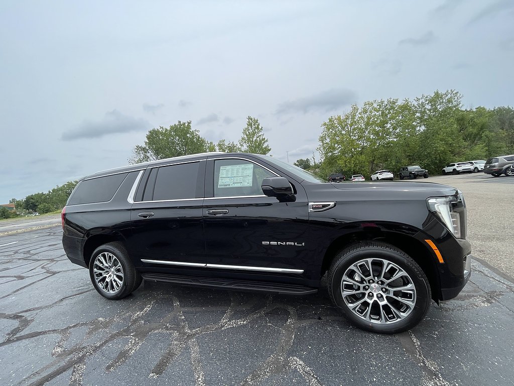 2026 GMC Yukon XL Denali - Photo 5