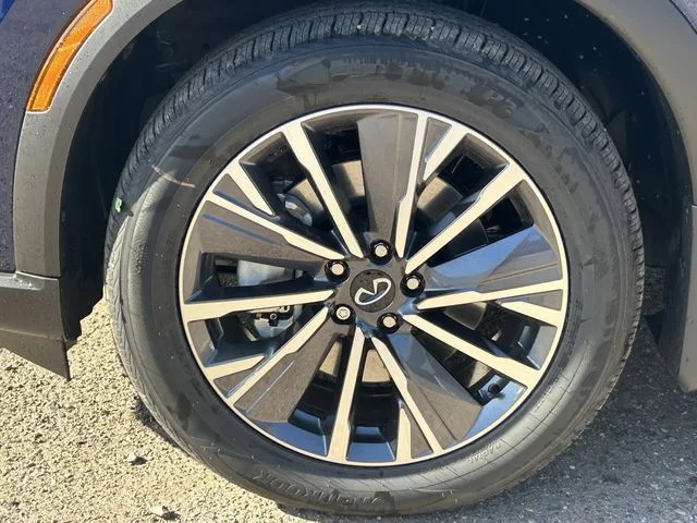 New 2027 GRAND BLUE INFINITI Luxe AWD image 11