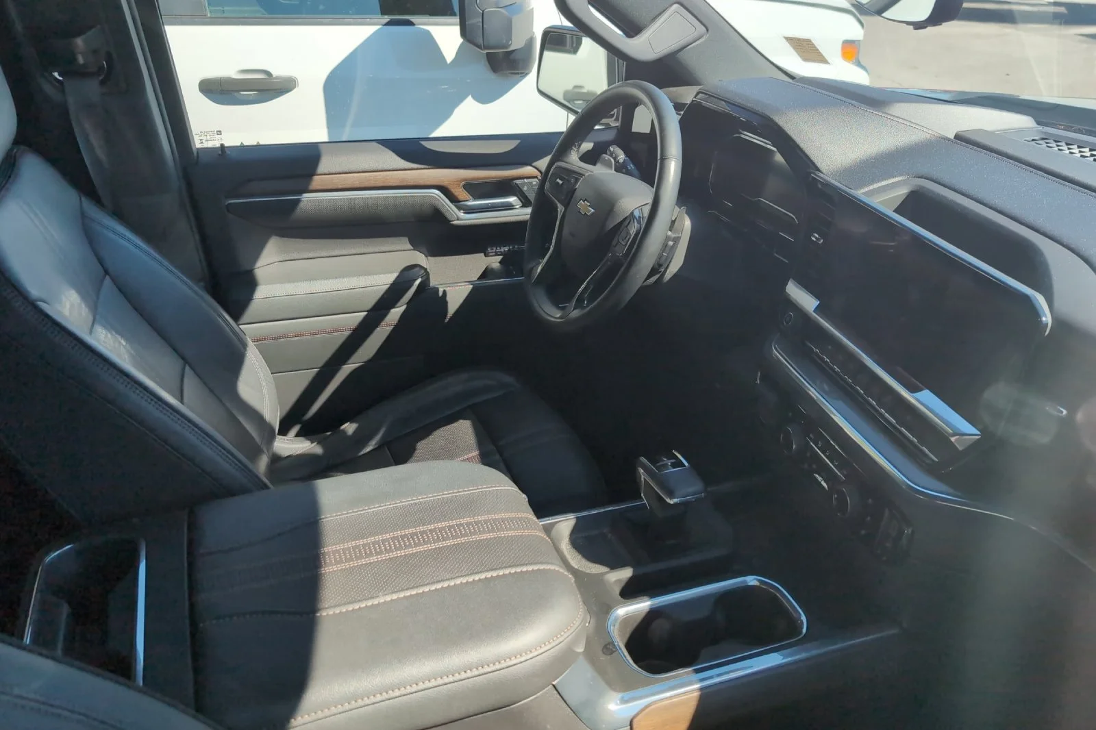 Used 2023 STERLING GRAY METALLIC Chevrolet High Country image 4