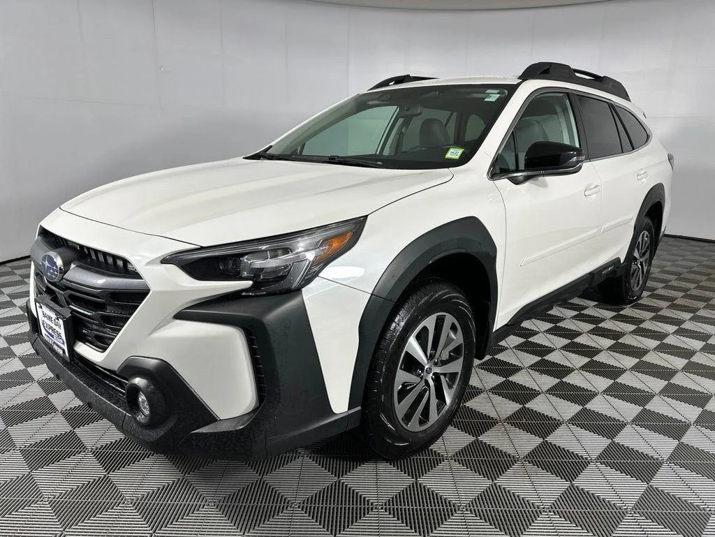 Used 2025 Crystal White Pearl Subaru Premium image 5