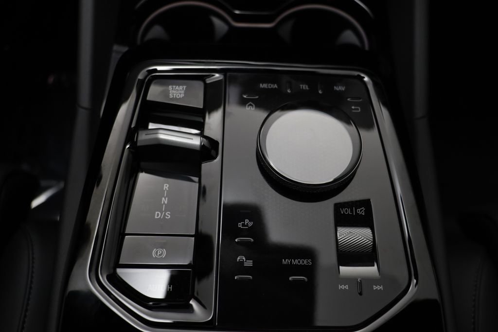 New 2027 Black Sapphire Metallic BMW 530i xDrive image 13