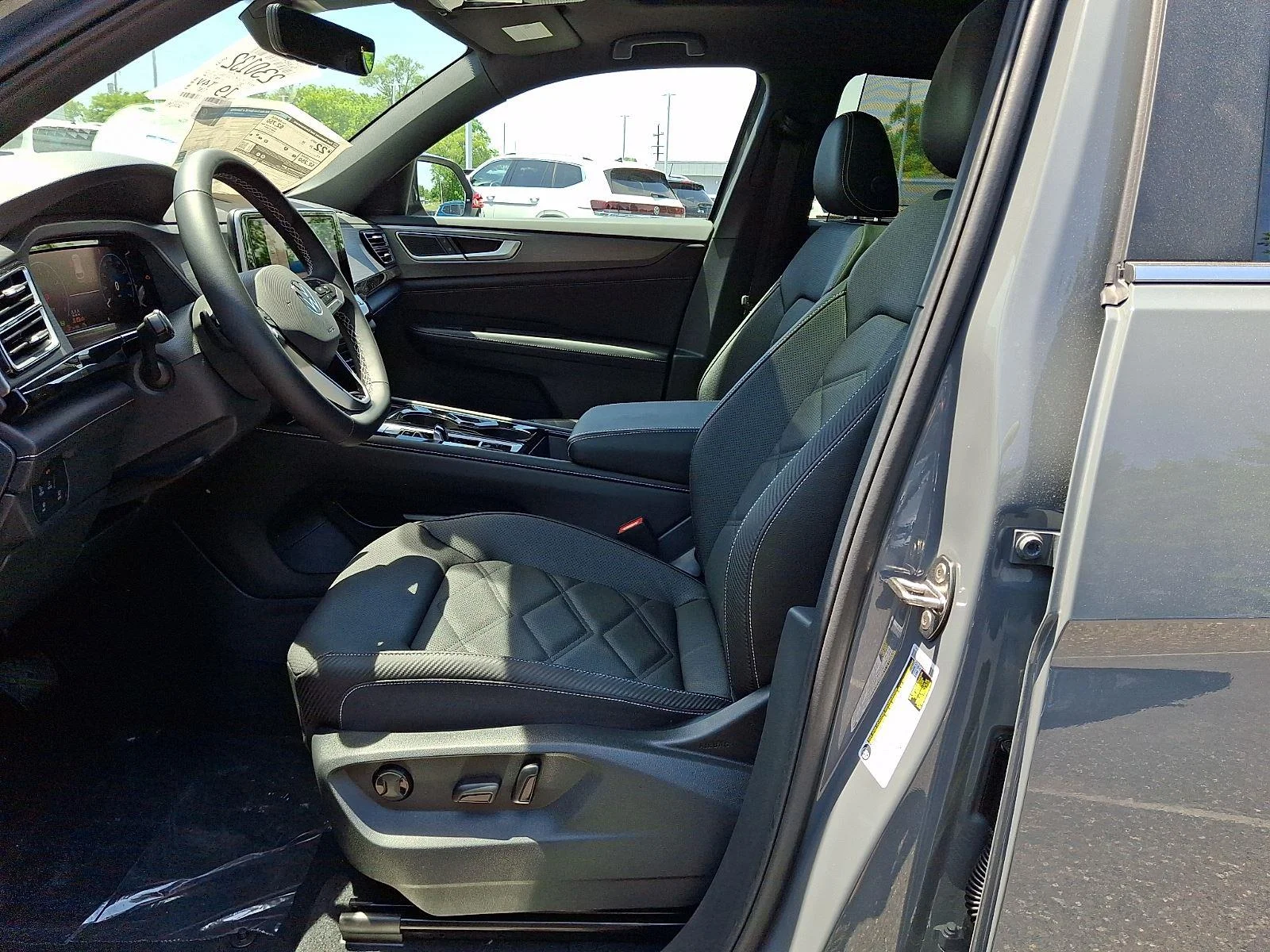 New 2026 J2J2/PUREGRAY Volkswagen 2.0T SE w/Technology image 12