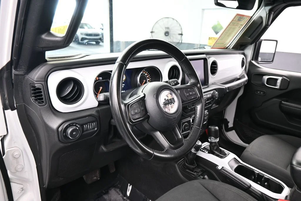 Used 2022 Bright White Clearcoat Jeep Unlimited Sport Altitude image 9