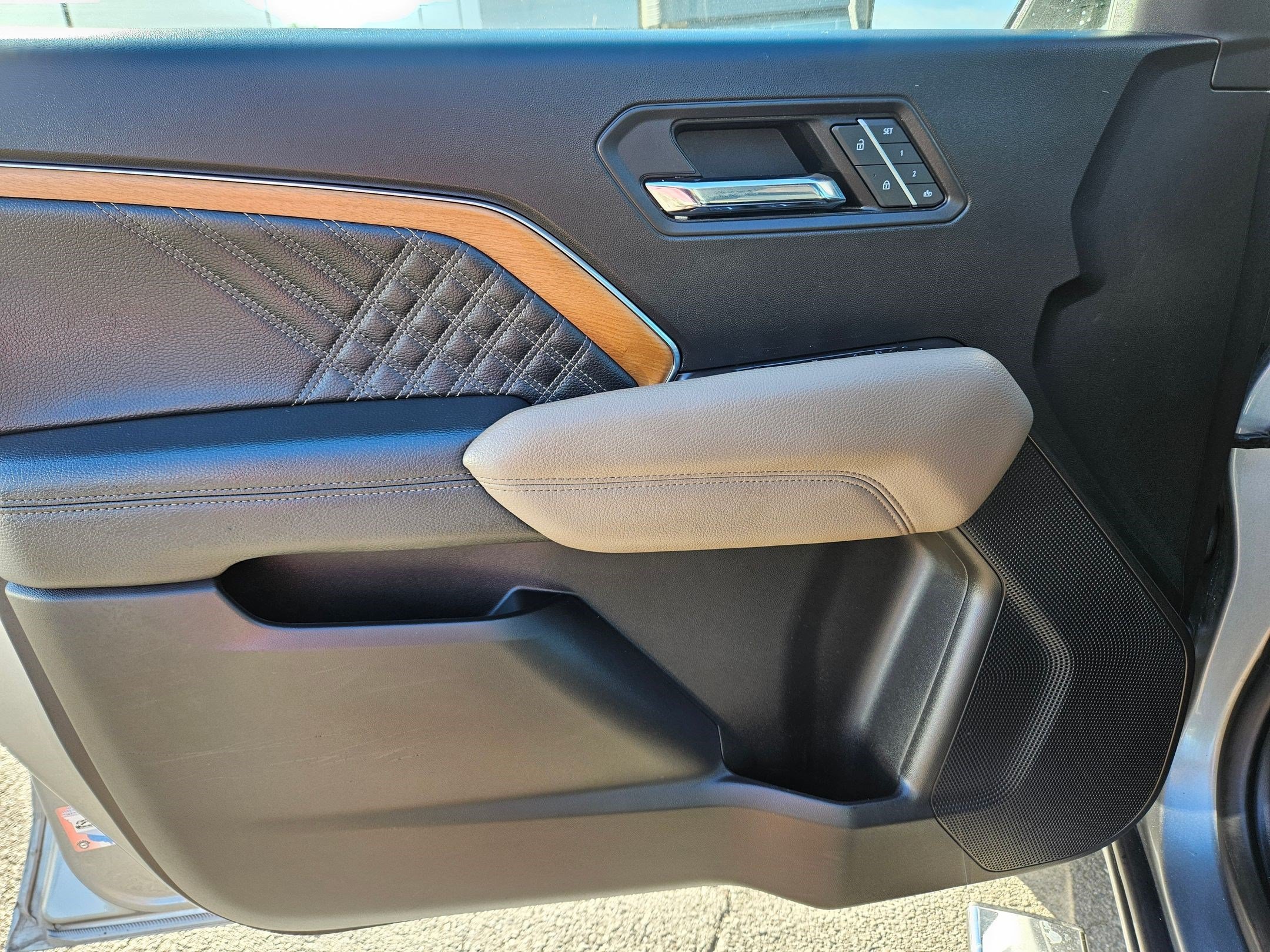 Used 2023 Gray GMC 4WD Denali image 12