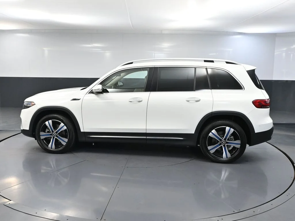 Used 2022 White Mercedes-Benz 300 image 9