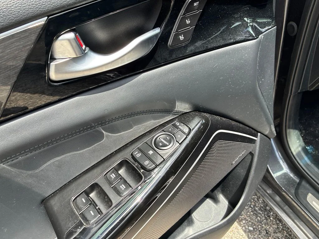 Used 2018 Gray Kia Limited image 12