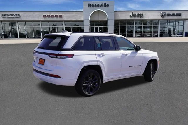 New 2026 Bright White Clear-Coat Exterior Paint Jeep Limited Reserve image 4