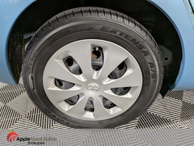 Used 2014  Toyota Two image 38