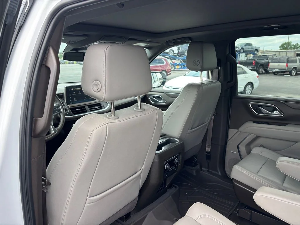 Used 2023 White Chevrolet Z71 image 26
