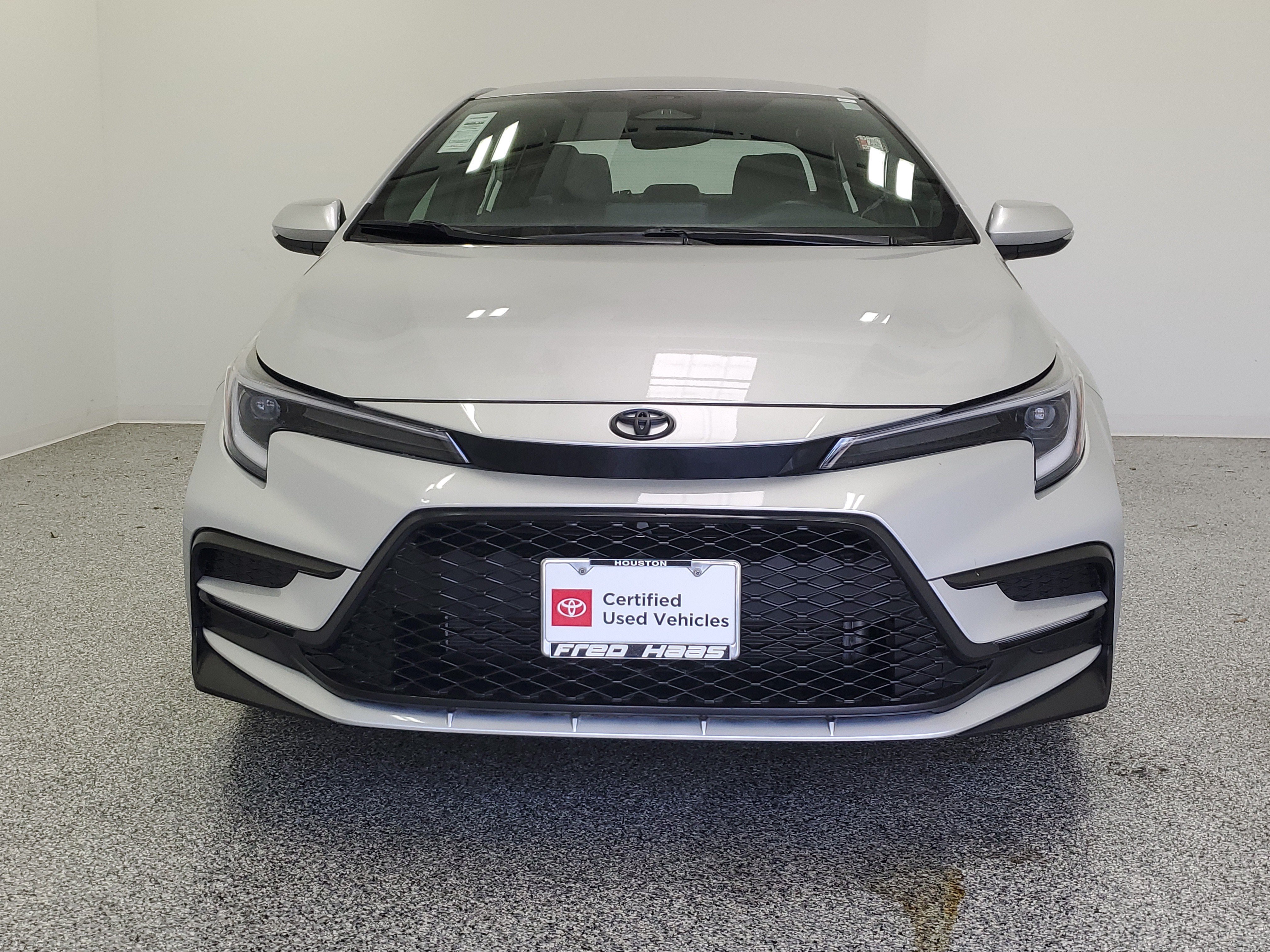 Used 2025 Silver Toyota SE image 3