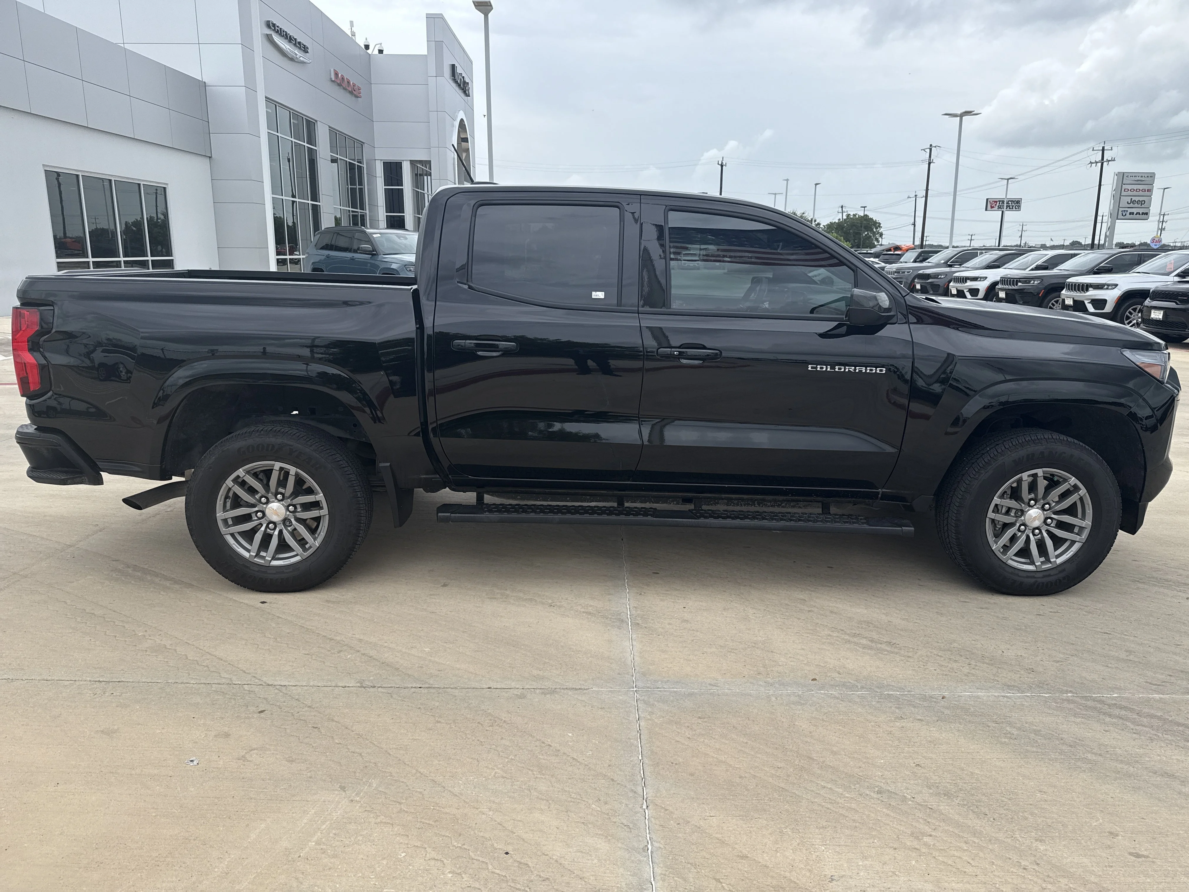 Used 2025 Black Chevrolet LT image 3