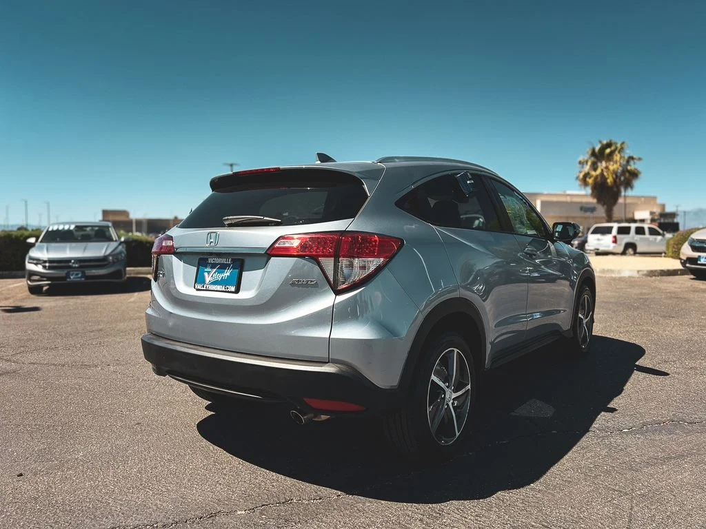 Certified Used 2022 Lunar Silver Metallic Honda AWD EX image 9