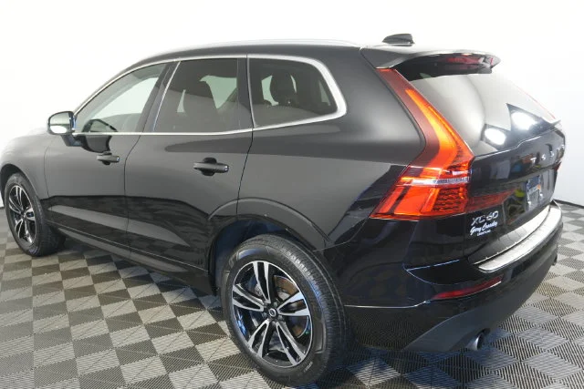 Used 2021 Onyx Black Metallic Volvo T5 Momentum image 5