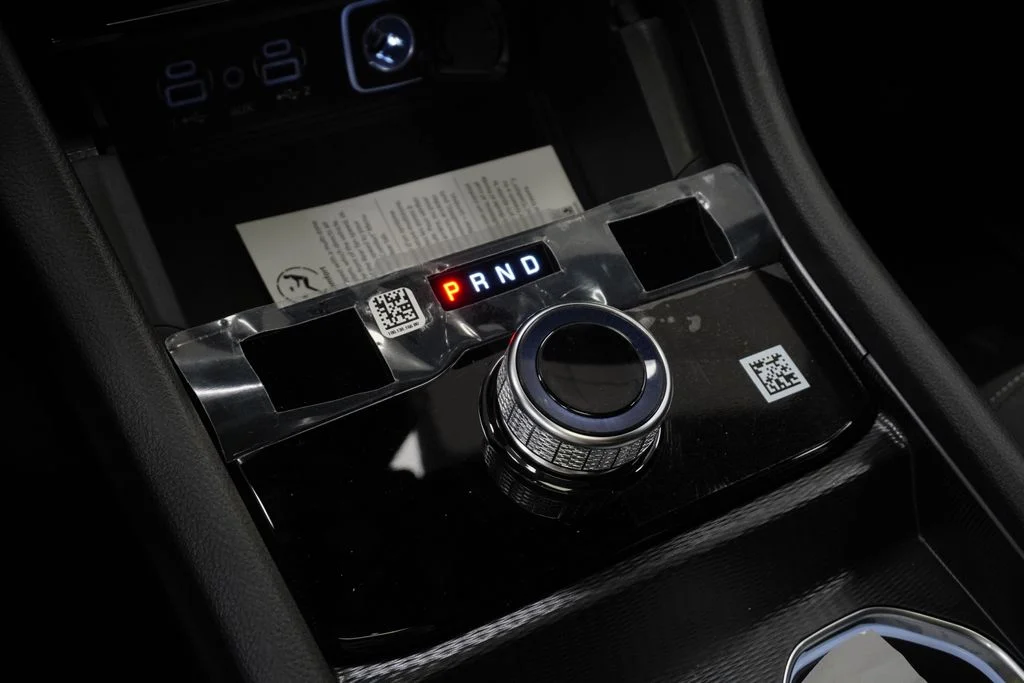 New 2026 Diamond Black Crystal Pearlcoat Jeep Laredo image 26