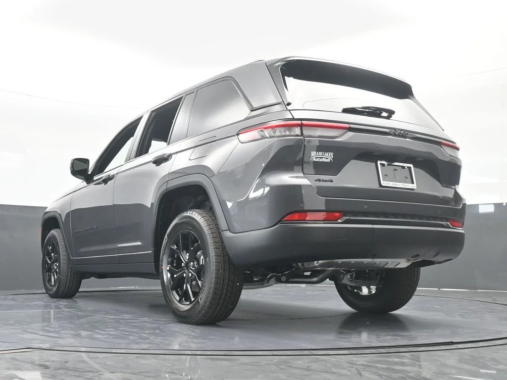 New 2025 Baltic Gray Metallic Clear-Coat Exterior Paint Jeep Altitude X image 50