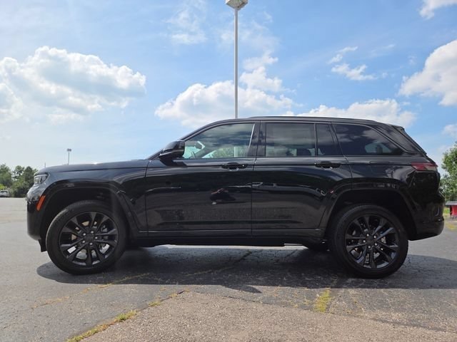 New 2026 Diamond Black Crystal Pearlcoat Jeep Limited Reserve image 23