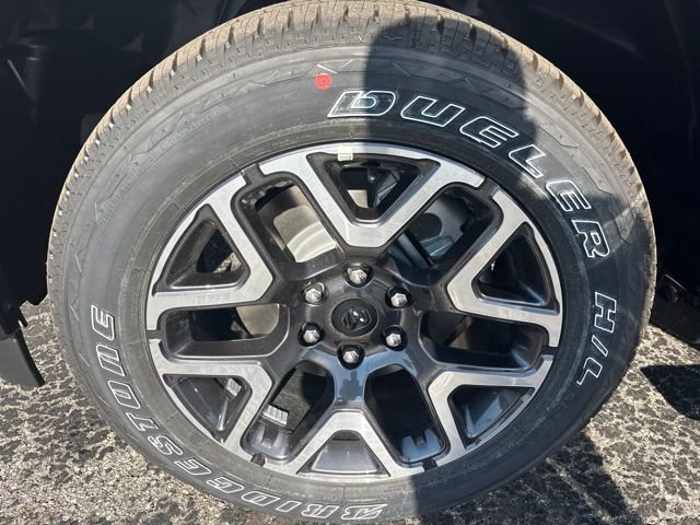 New 2026 Granite Crystal Metallic Clear-Coat Exterior Paint RAM Laramie image 28