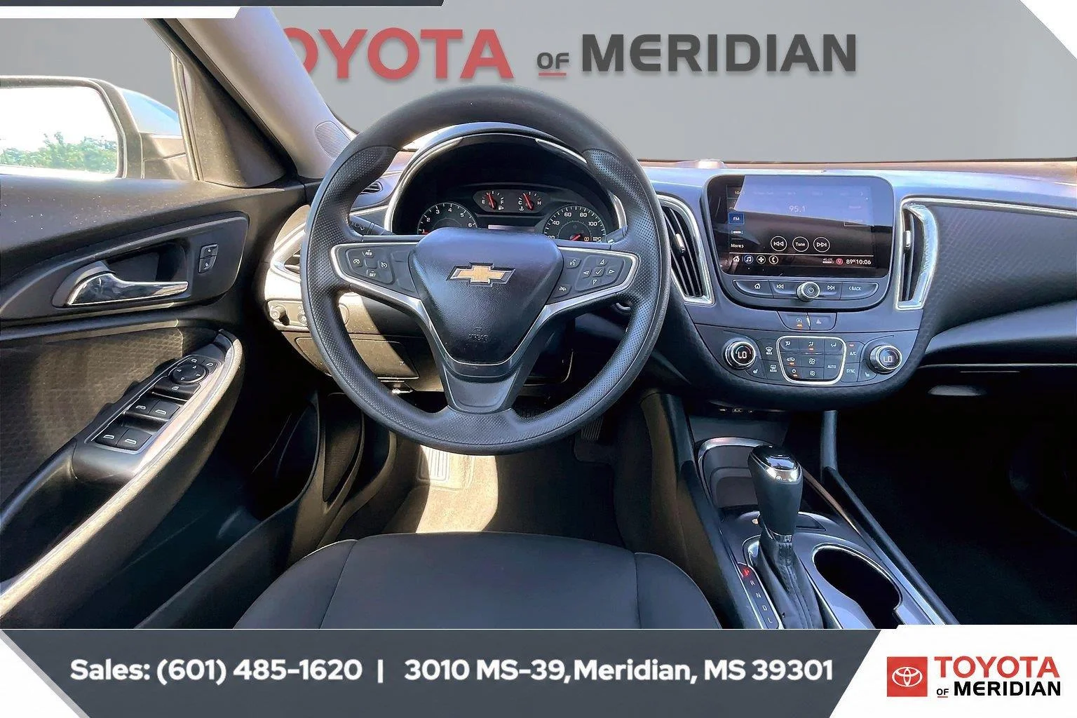Used 2020 Silver Ice Metallic Chevrolet LT image 5