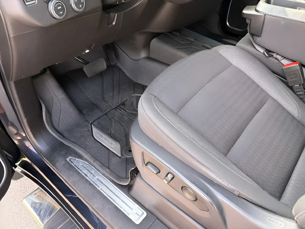 Used 2022 Gray Chevrolet LT image 21