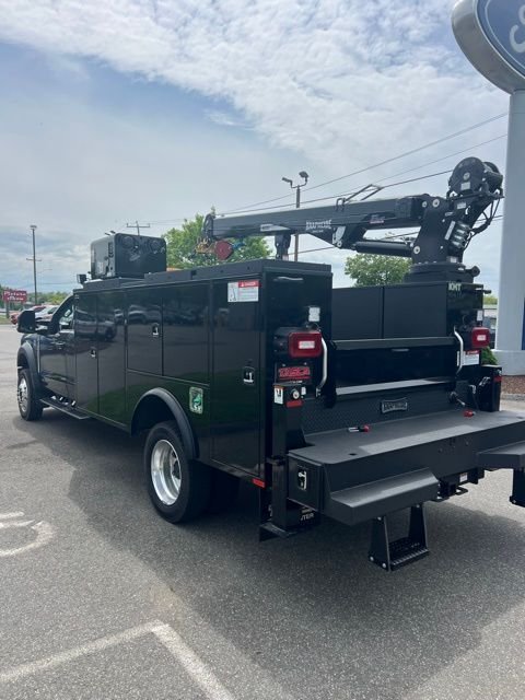 New 2026 Agate Black Metallic Ford F-550® XLT image 4