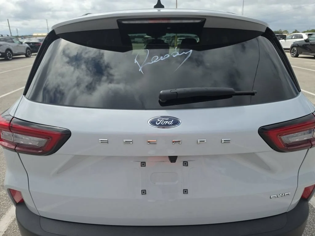 Used 2025 Gray Ford ST-Line image 7