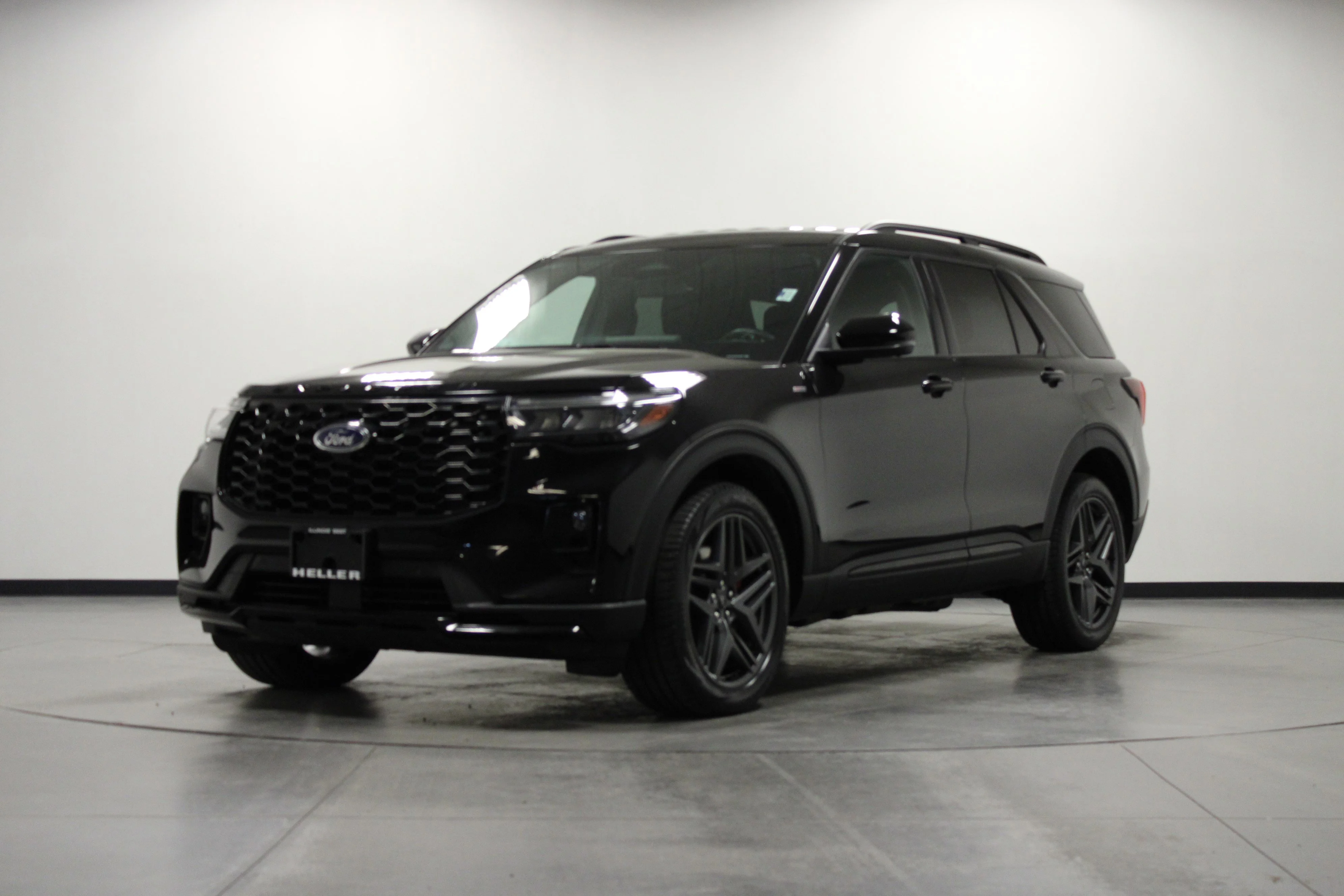 Used 2025 Black Metallic Ford ST-Line image 8