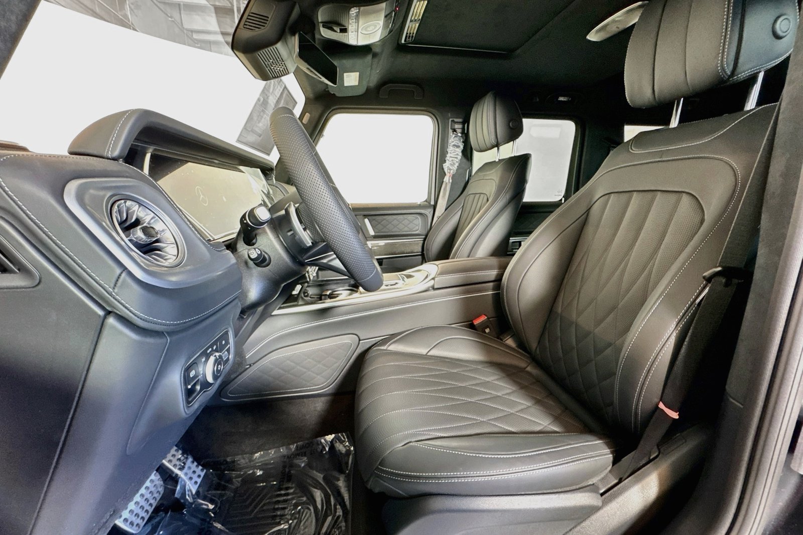 New 2027 MANUFAKTUR Night Black Magno Mercedes-Benz G 580e image 18