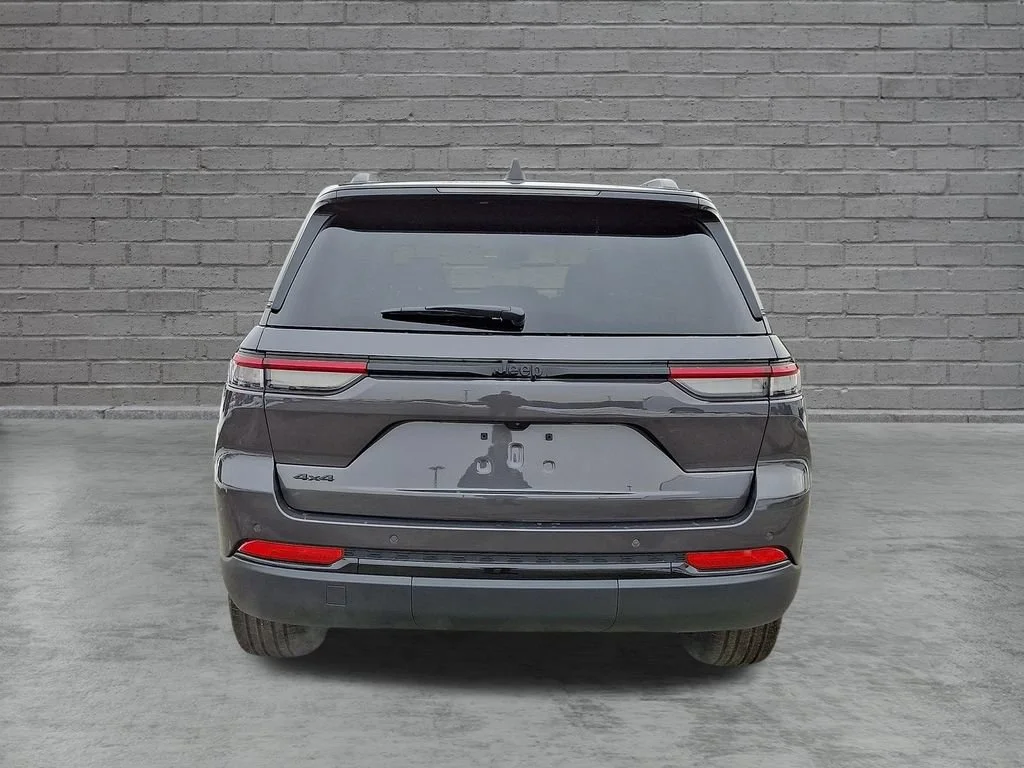 New 2025 Baltic Gray Metallic Clearcoat Jeep Limited image 7