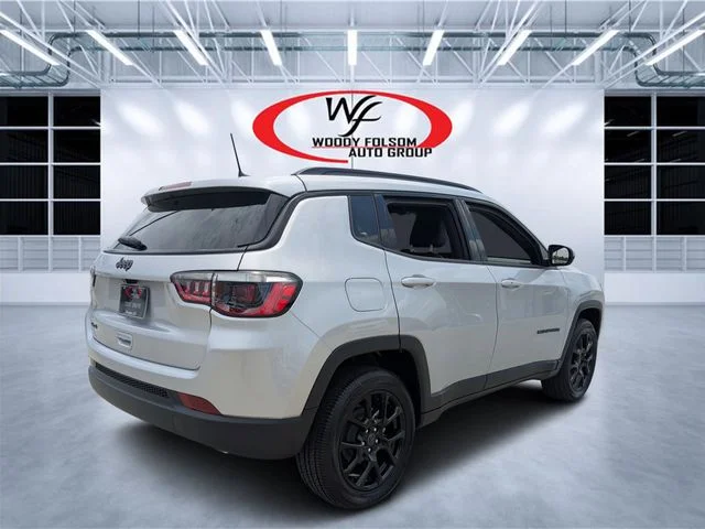 New 2026 Silver Jeep Latitude image 3