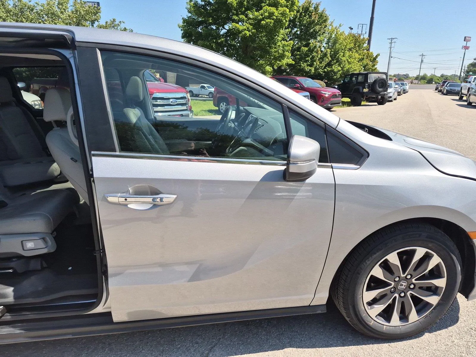 Used 2023 Lunar Silver Metallic Honda EX-L image 38