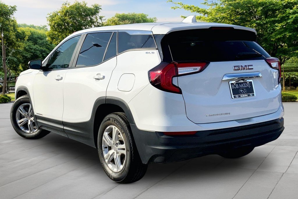 Used 2024 White GMC SLE image 4