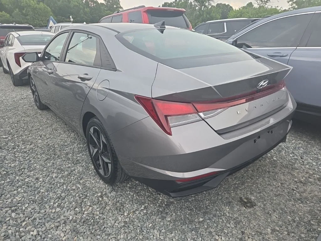 Used 2023 Silver Hyundai SEL image 5