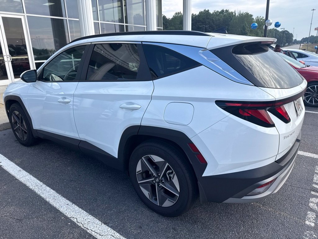 Used 2025 White Hyundai SEL image 7