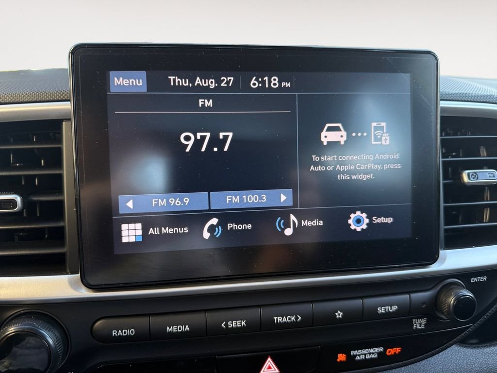 Used 2023 White Hyundai SEL image 15