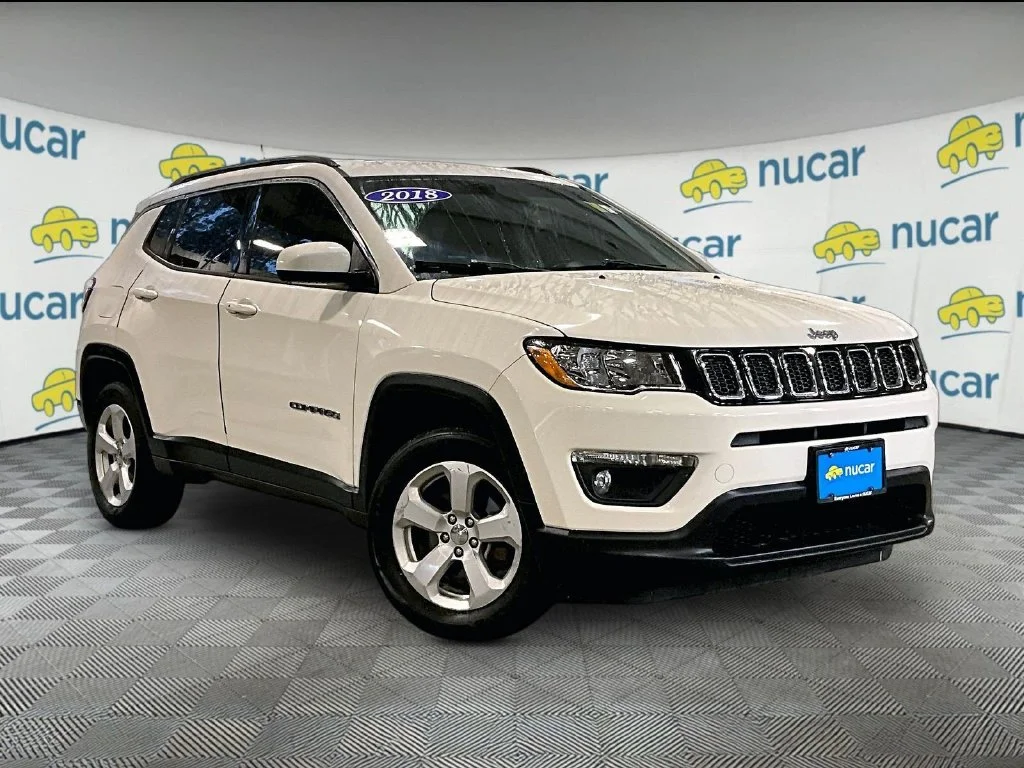 Used 2018 White Jeep Latitude image 1