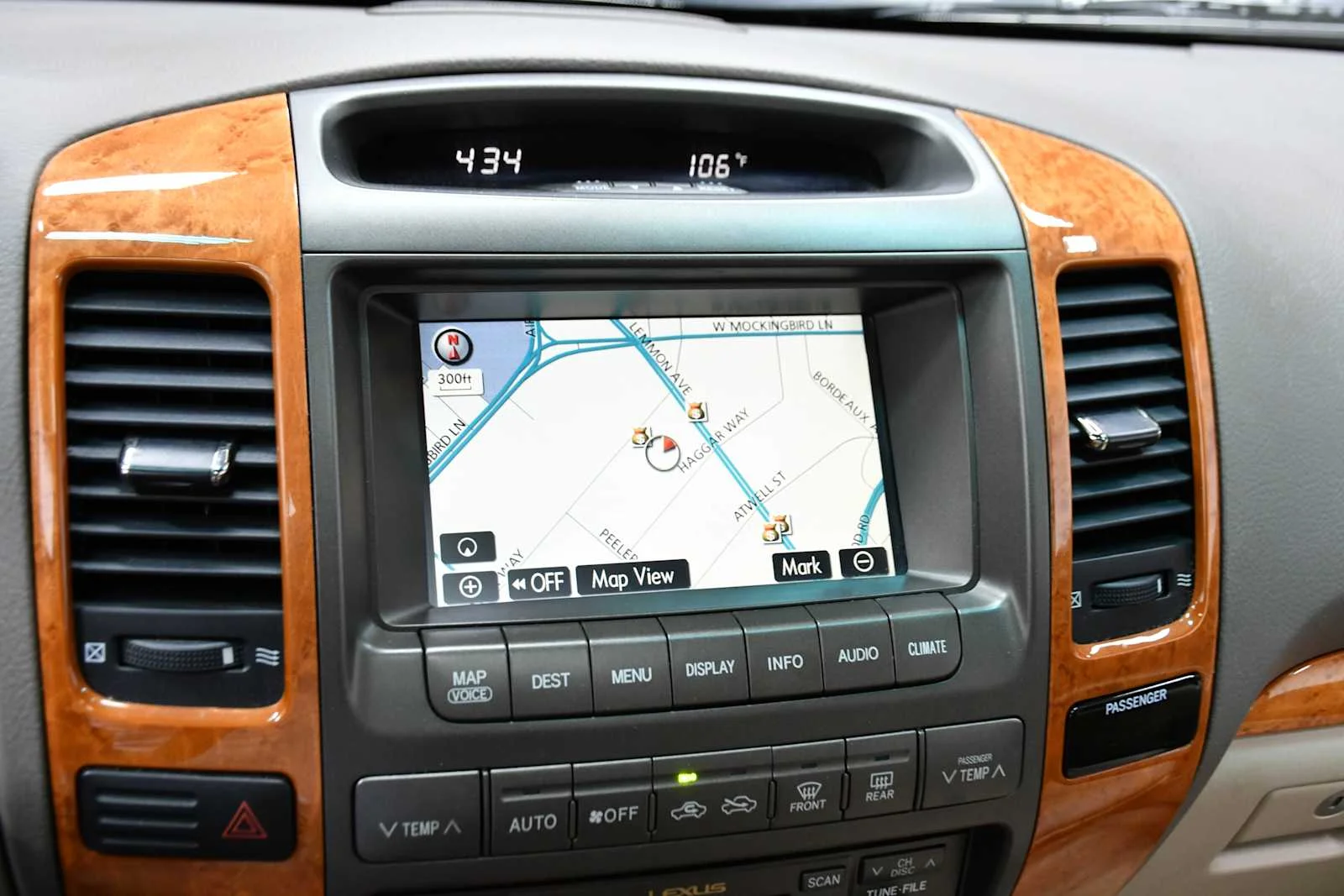 Used 2007 Black Onyx Lexus  image 20