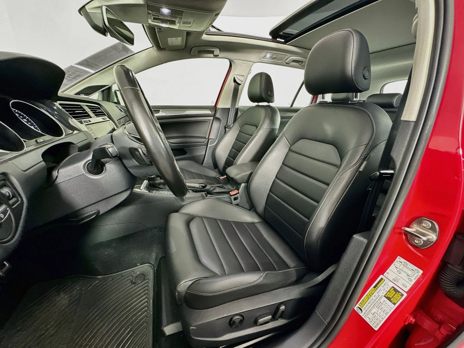 Used 2018 Tornado Red Volkswagen TSI SEL image 22
