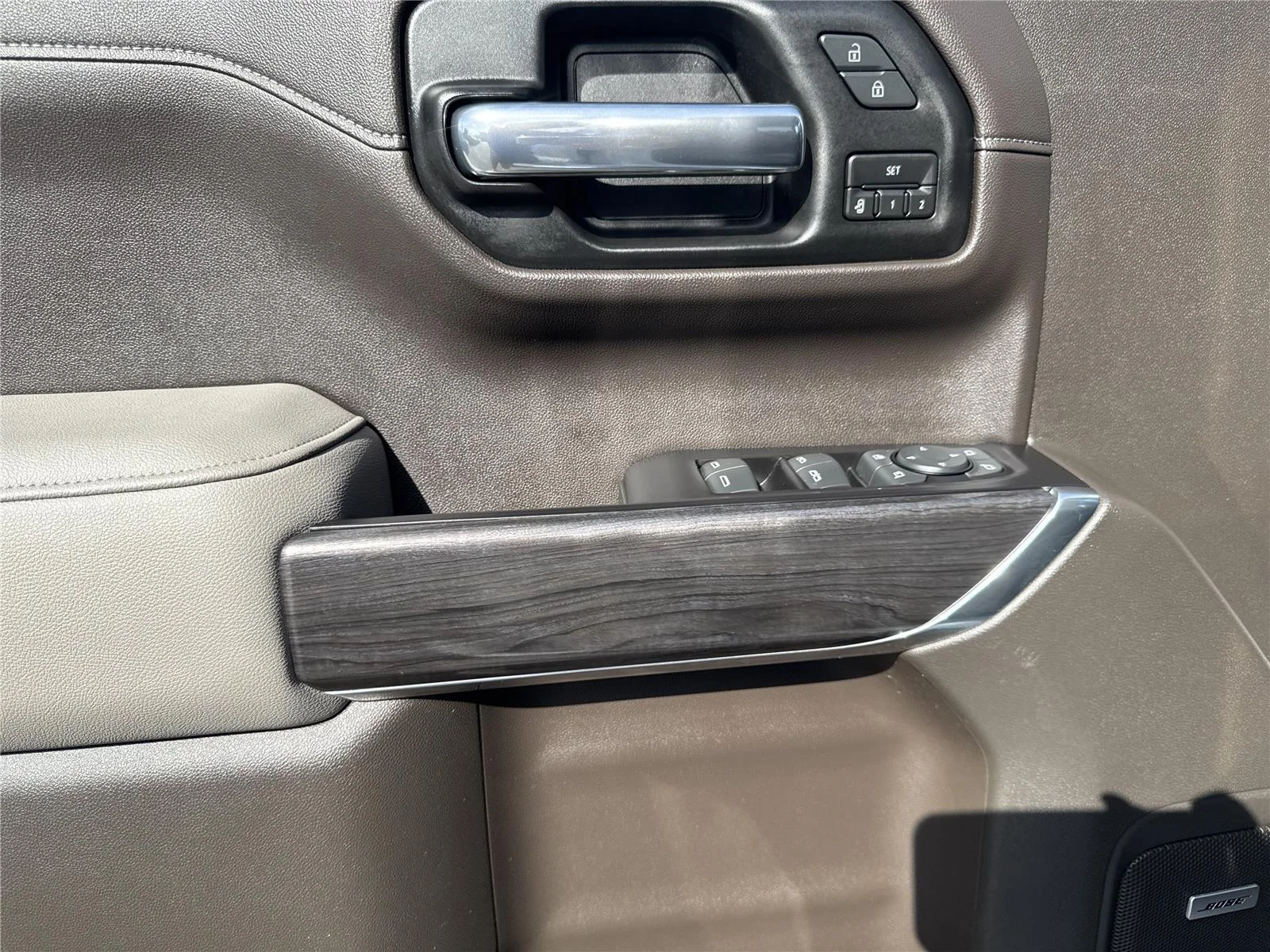Used 2019 IRIDESCENT PEARL TRICOAT Chevrolet LTZ image 17