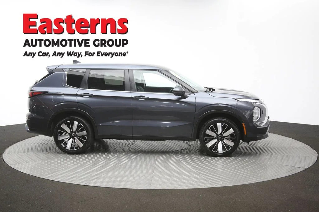 Used 2025 Gray Mitsubishi SE image 46
