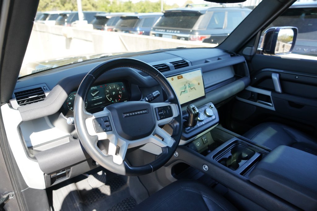 Used 2022 Carpathian Gray Premium Metallic Land Rover X-Dynamic SE image 9