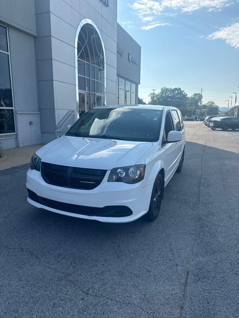 Used 2016 Bright White Clearcoat Dodge SE Plus image 1