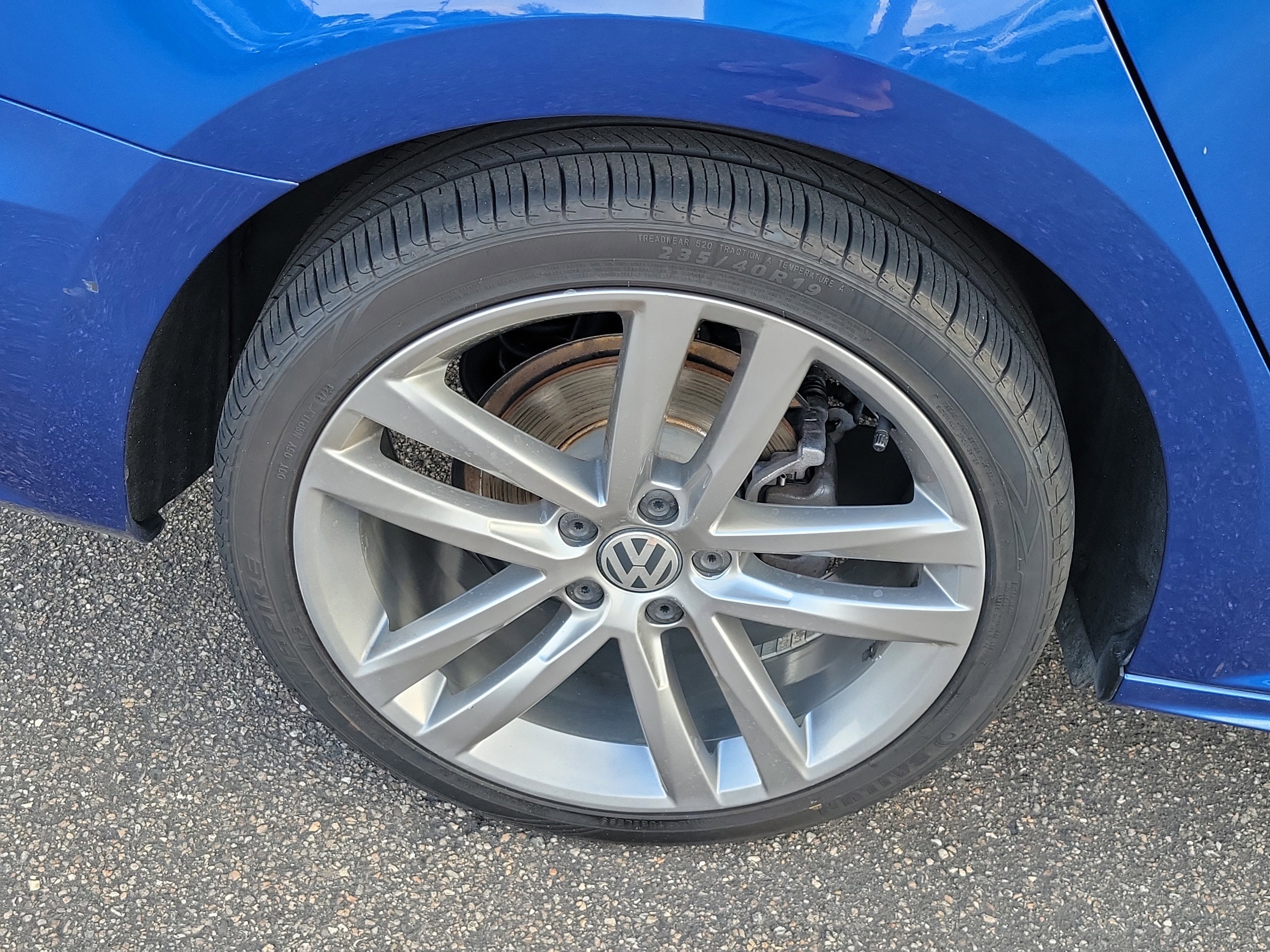 Used 2017 Reef Blue Metallic Volkswagen R-Line w/Comfort Pkg image 9