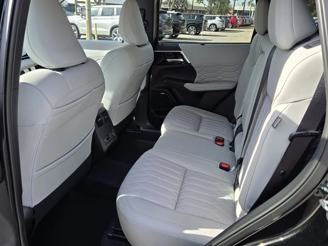 2026 Mitsubishi Outlander SEL - Photo 6