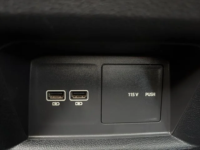 Used 2018  Volkswagen SEL image 23