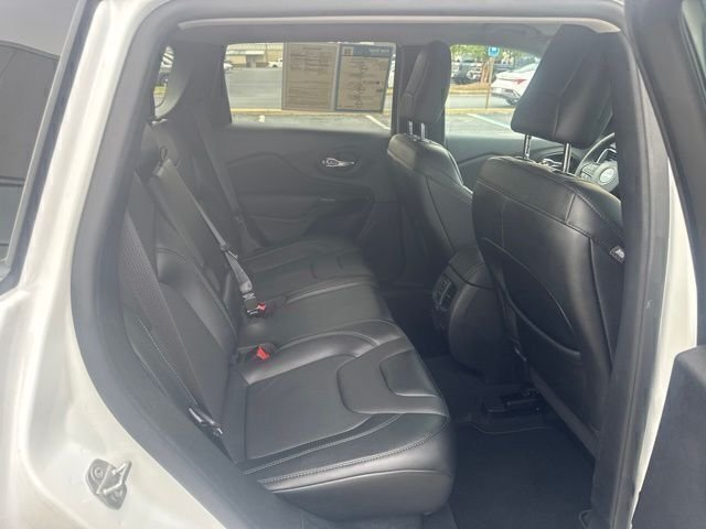 Used 2023 White Jeep Altitude image 23