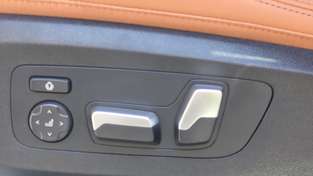 New 2026 Alpine White BMW sDrive40i image 16