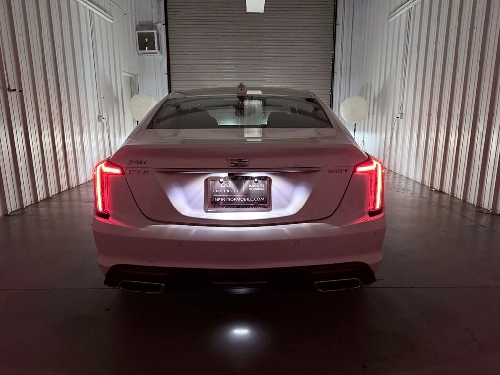 Used 2025 White Cadillac Premium Luxury image 9