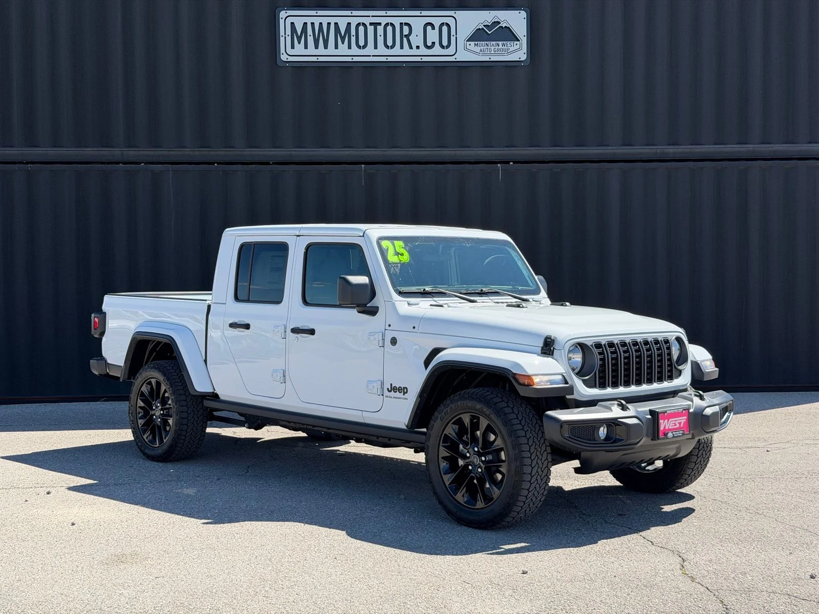 2025 Jeep Gladiator Nighthawk Auto's photo